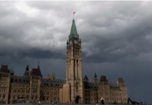 加拿大为215位儿童遗骸降半旗丨国际热点速递