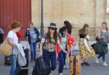 【荷语区】未接种疫苗的学生参与学校旅行 需家长额外“买单”