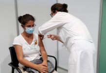 欧盟卫生委员提醒防范新冠与流感“双流行”