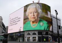 英国女王谢绝“年度老人”称号