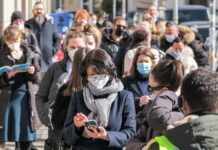 冬季临近 欧洲多国新冠疫情反弹