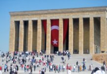 土耳其“逐客令”靴子未落地 涉事国表关切