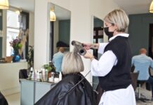 荷兰“解封”后新冠疫情反弹严重