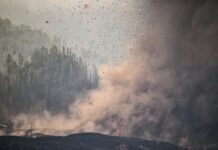 全球连线 | 西班牙小岛火山喷发,无人机“托起”灾民希望