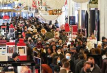 美国“黑五”零售店客流量比疫情前下跌28.3%