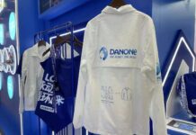 16个饮料瓶做一件外套!进博会展现低碳“黑科技”