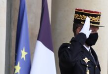 法国国旗的蓝色悄悄“变调”了