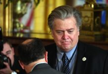 被控藐视国会 特朗普前顾问班农首次出庭