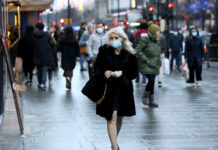 英国日增新冠确诊病例近13万例再创新高