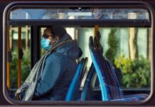 卫生大臣:英国月底恐累计百万人感染奥密克戎