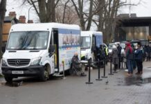 防奥密克戎感染潮 英国首相要给加强针接种提速