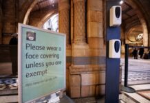 奥密克戎毒株在欧洲扩散 多国限制假期出行