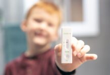 比利时建议孩子每周自测 家长负担得起吗?