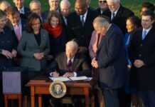 观天下 | 拜登夸“政绩” 美媒见“危机”