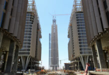 “一带一路”故事丨一条在非洲沙漠中腾起的天际线