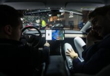 马斯克称特斯拉重心转向软件