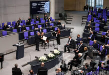 德国联邦议院举行纳粹大屠杀受害者纪念活动