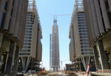 “一带一路”故事丨一条在非洲沙漠中腾起的天际线