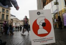 世卫官员:更多证据表明奥密克戎毒株引发症状较轻