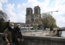 法国推出巴黎圣母院虚拟现实体验展