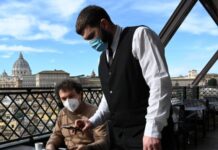 应对奥密克戎 欧洲多国看重戴口罩