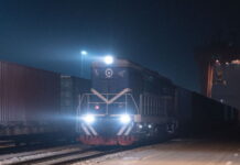 中欧班列(武汉)搭载年货和防疫物资驶往波兰