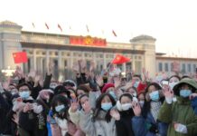 世界期待中国故事谱写新篇