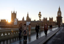 英国宣布将结束应对奥密克戎的防疫“B计划”