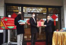 【元宵节】中国驻比使馆举行儿童书籍和文化用品捐赠仪式