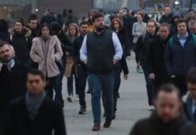 应对能源涨价 英国半数家庭“拆东补西”