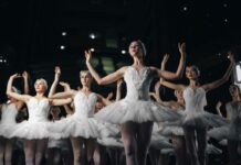 在比利时巡演的俄罗斯芭蕾舞团 半数人不敢回国