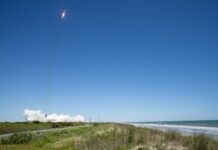 地面天气差 SpaceX“太空游客”滞留国际空间站