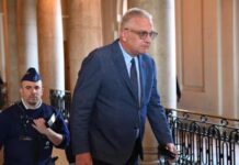 【保时捷7年未检】比利时洛朗王子开旧车出行被罚200欧