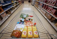 政府应对民生困难不力 英国民众求助“食物银行”