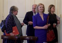 英国新首相之争“决赛”启动 “两强”发起对攻
