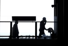 人手紧缺 英国希思罗机场决定限制客流
