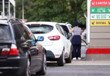 法国总理警告企业界今冬或实行能源配给