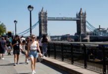 英国炎热 泰晤士河源头干涸