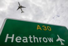 英国希思罗机场旅客限流延长至10月底