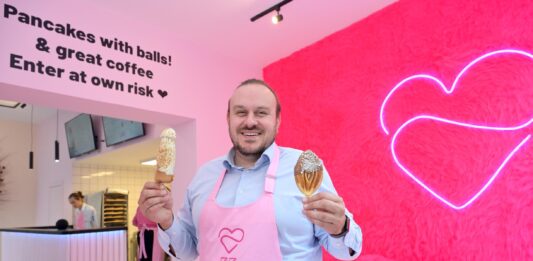 【趣闻】安特新开华夫饼屋推”性器官形状“饼干 引热议