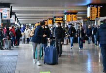 欧洲多国疫情恶化 专家警告新冠流感“双流行”