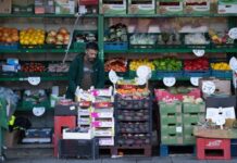 调查:生活成本上涨 85%英国人减少食品花销