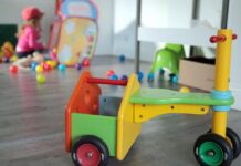 托儿所涉嫌虐待儿童?荷语区几家日托中心被关停