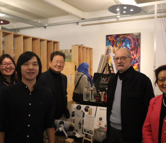【图视】布鲁塞尔移民企业家展 旅比华人分享创业故事
