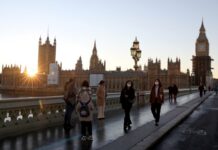 英国卫生系统面临新冠、流感和医疗服务资源紧张“三重”威胁