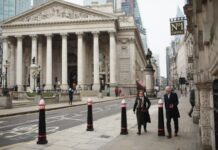 英国财政大臣称不得不增税以恢复经济