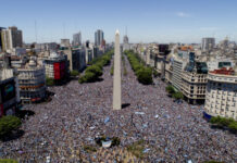 特写:百万球迷迎接阿根廷队凯旋