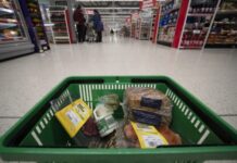 英国超半数成年人减少购买食品饮料