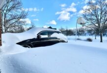 冬季风暴侵袭美国多地 布法罗灾情严重似“战区”