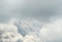 印尼火山喷发 警戒级别“置顶”